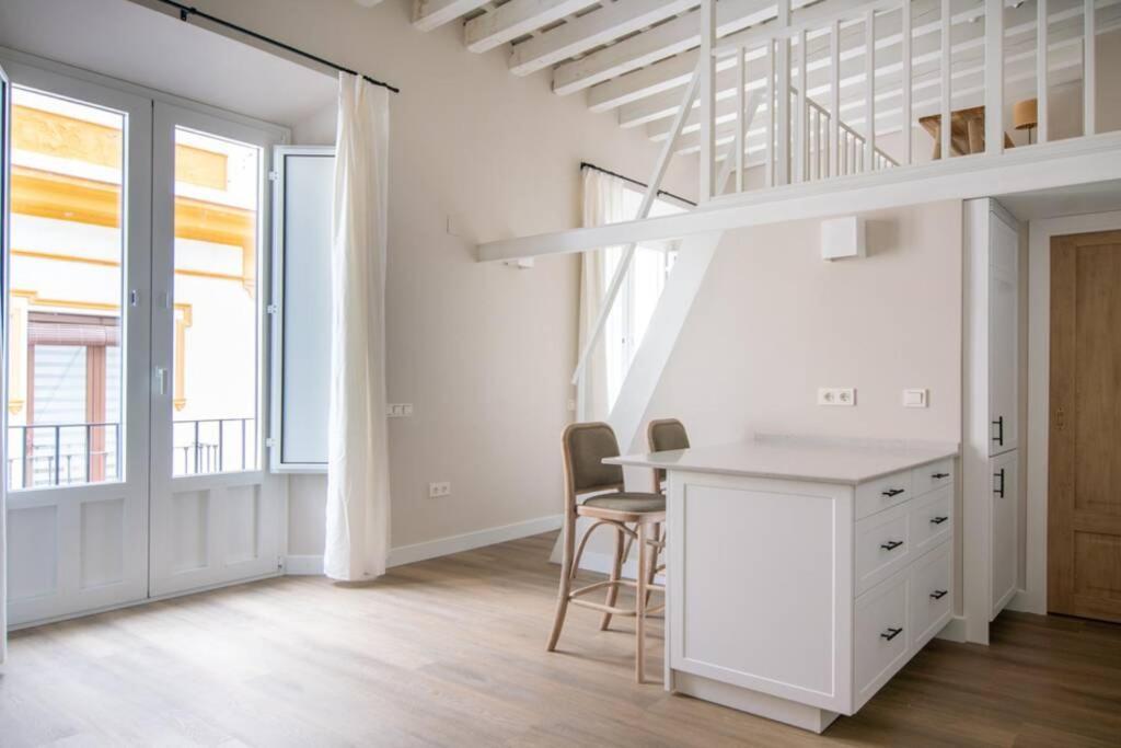 Апартаменты G12 Trendy And Comfy Bright Loft Meters From Bullring And Trianas Bridge, Galera Street Севилья Экстерьер фото